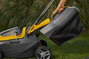 Stiga Tagliaerba a Batteria Collector 136e Kit, Per Giardini Fino a 250 m², Larghezza Taglio 34 cm, Batteria ePower da 20 V (2 x 2 Ah), 550 W, 2 Batterie e Caricatore Inclusi, giallo