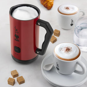 Bialetti Milk Frother Elettrico, Montalatte per Cappuccino, Capacità 150 ml Cappuccino o 300 ml Latte Caldo, Rosso