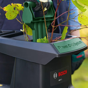 Bosch Home and Garden Biotrituratore silenzioso AXT 22 D (2200 W; idoneo per legno, siepi e arbusti spinosi; cesto di raccolta integrato da 53 l; in confezione cartone)