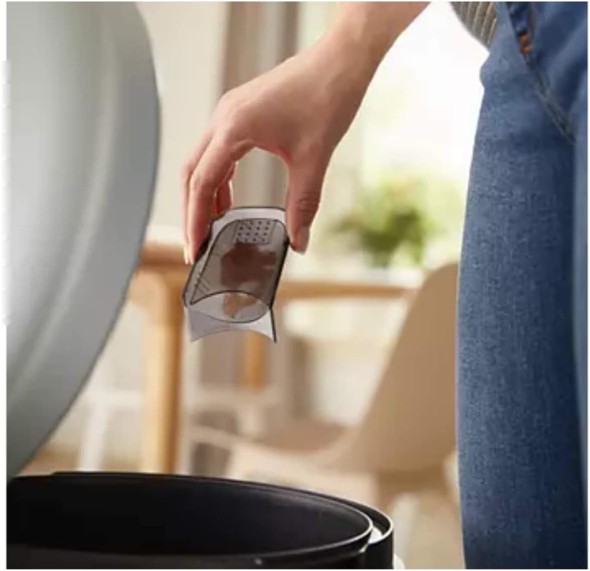 Philips Accessori Stiro Levapelucchi Alimentazione a Batteria, Contenitore Pelucchi Removibile, Spazzolina per la Pulizia, Schwarz/Gold