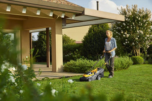 Stiga Tagliaerba a Batteria Collector 136e Kit, Per Giardini Fino a 250 m², Larghezza Taglio 34 cm, Batteria ePower da 20 V (2 x 2 Ah), 550 W, 2 Batterie e Caricatore Inclusi, giallo