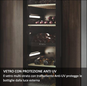 Haier Wine Bank 50 Serie 5 Cantinetta Vino, 49 Bottiglie, 1 Zona, Vetro Anti-UV, LED 3D, Ripiani in Legno, Controllo tramite App, Libera Installazione, Classe F, 49,7 x 58,5 x 82 cm, Nera - HWS49GA
