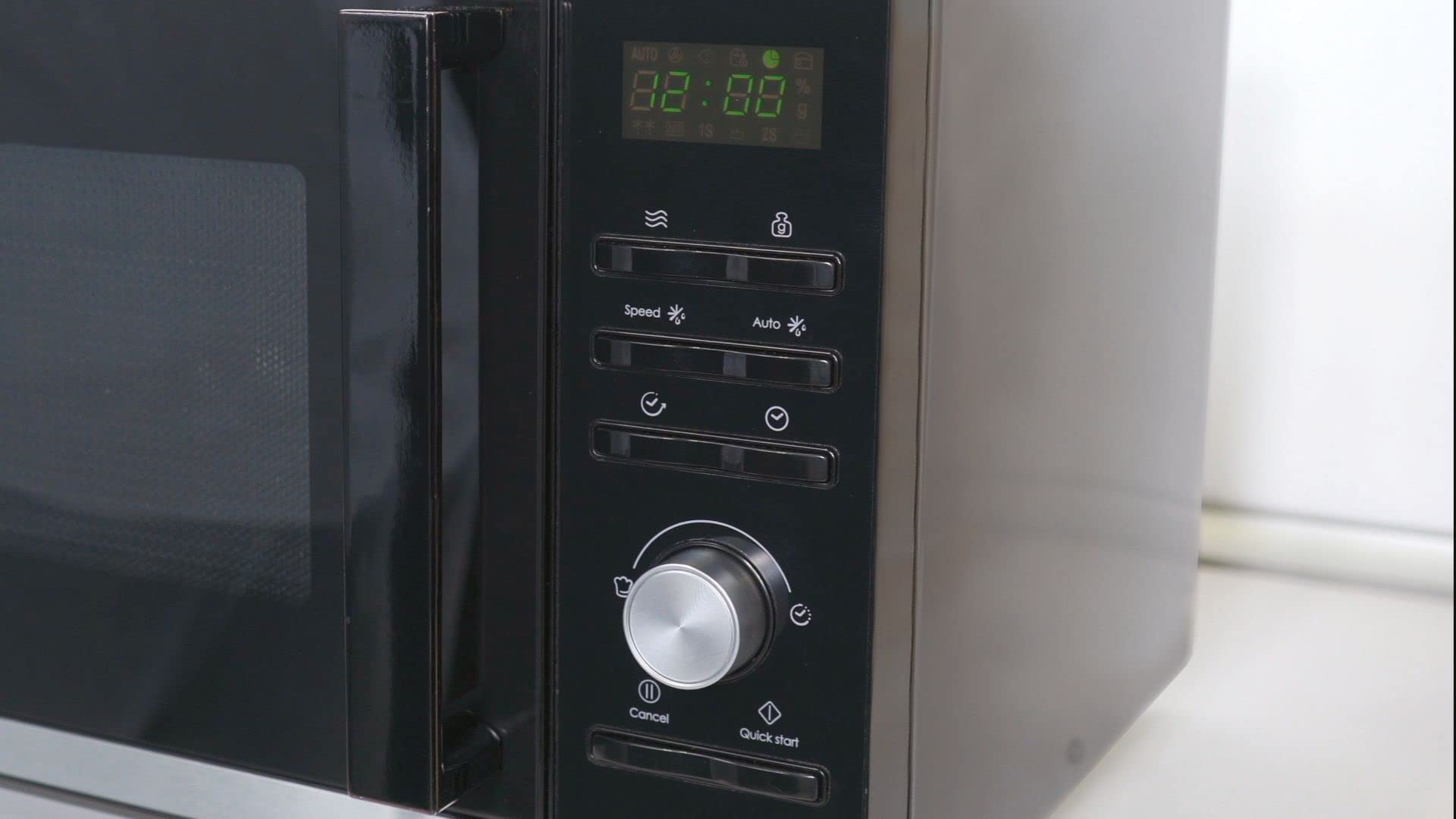 Candy Moderna Forno a Microonde 20 Litri, 700W, 40 Programmi Automatici, 6 Livelli di Potenza, Funzioni Defrost e Autoclean, App hOn, Libera Installazione, 45,2 x 34,6 x 26,2 cm, Nero - CMWA20TNDB