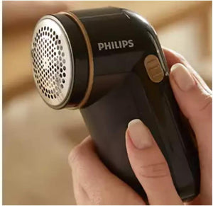 Philips Accessori Stiro Levapelucchi Alimentazione a Batteria, Contenitore Pelucchi Removibile, Spazzolina per la Pulizia, Schwarz/Gold