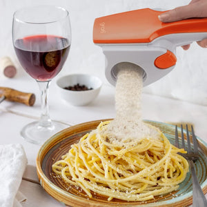 Ariete 447 Gratì 2.0 - Grattugia elettrica ricaricabile senza filo - 1 kg di formaggio con una ricarica - Rullo Acciaio Inox - Arancione