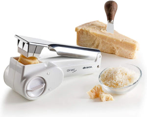 Ariete 44 Gratì Metal - Grattugia Elettrica Senza Filo - 1 kg formaggio con 1 ricarica - 2 rulli fori grandi e fini - bianco e argento