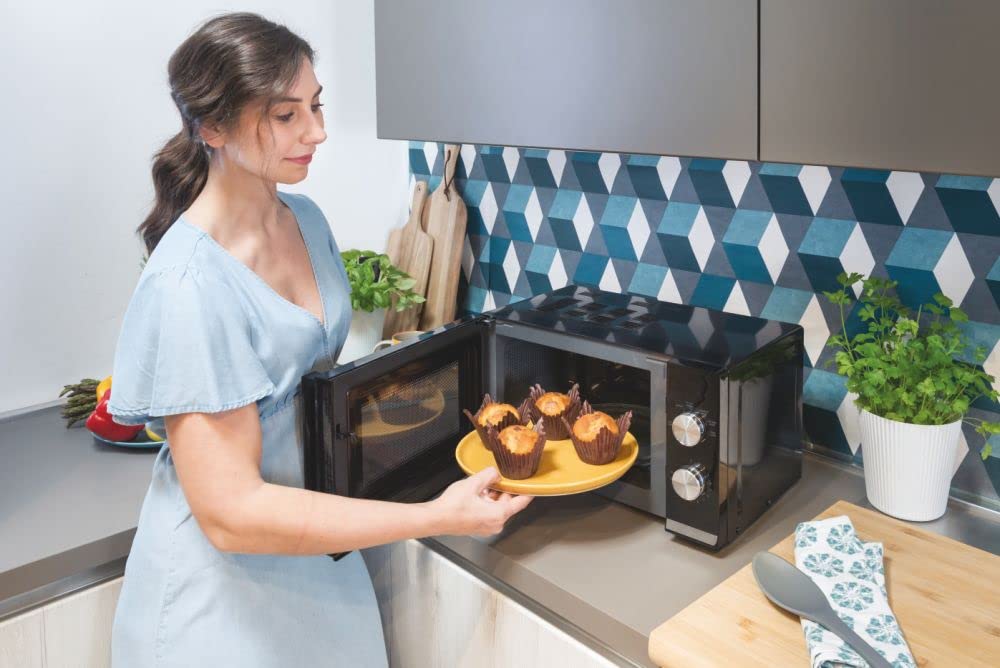 Candy Moderna Forno a Microonde 20 Litri, 700W, 6 Livelli di Potenza, Funzione Defrost, Timer e Segnale Acustico di Fine Cottura, App hOn, Libera Installazione, 45,2 x 34,6 x 26,2 cm, Nero - CMW20TNMB