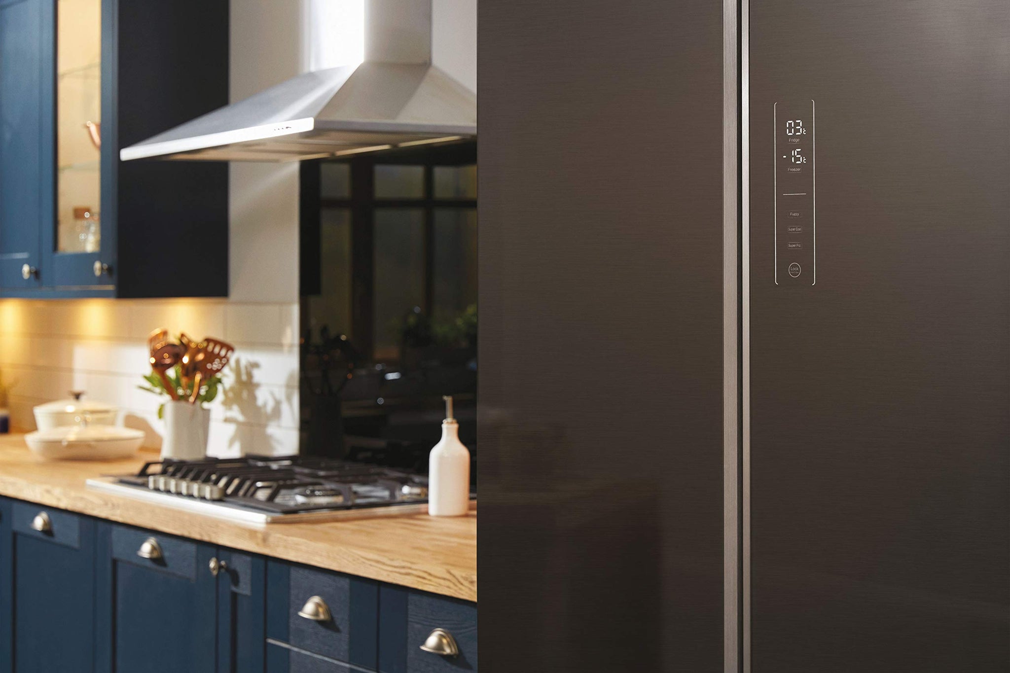 Haier Combinazione frigo-congelatore HB18FGSAAA, frontale in vetro di design, altezza 190, vano frigorifero da 358 l, 181 L GE, fianco a fianco, argento