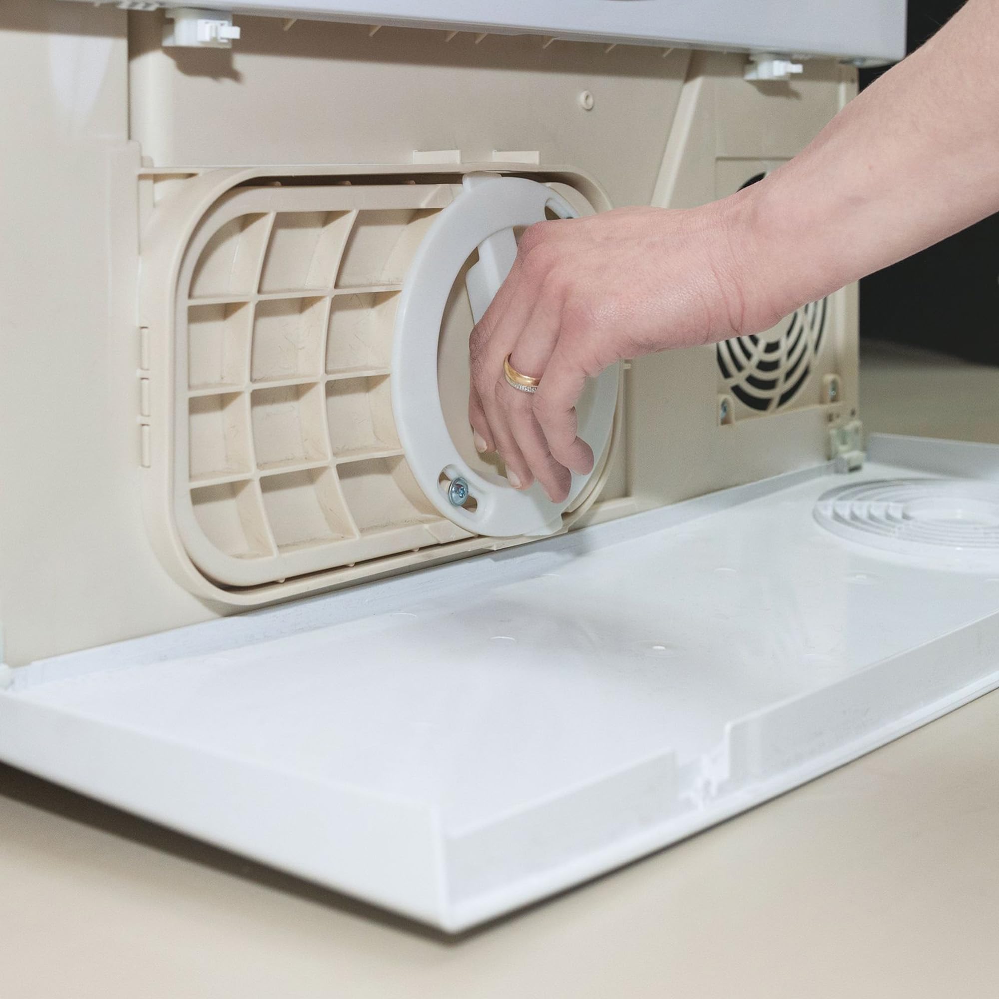 Candy Smart Pro Asciugatrice 10 Kg a Condensazione, Libera Installazione, Classe B, Connessione Wi-Fi + BLE, Controllo da App, Programma Stiro Facile, 59,6 x 58,5 x 85 cm, Bianca - CSOE C10DG-S