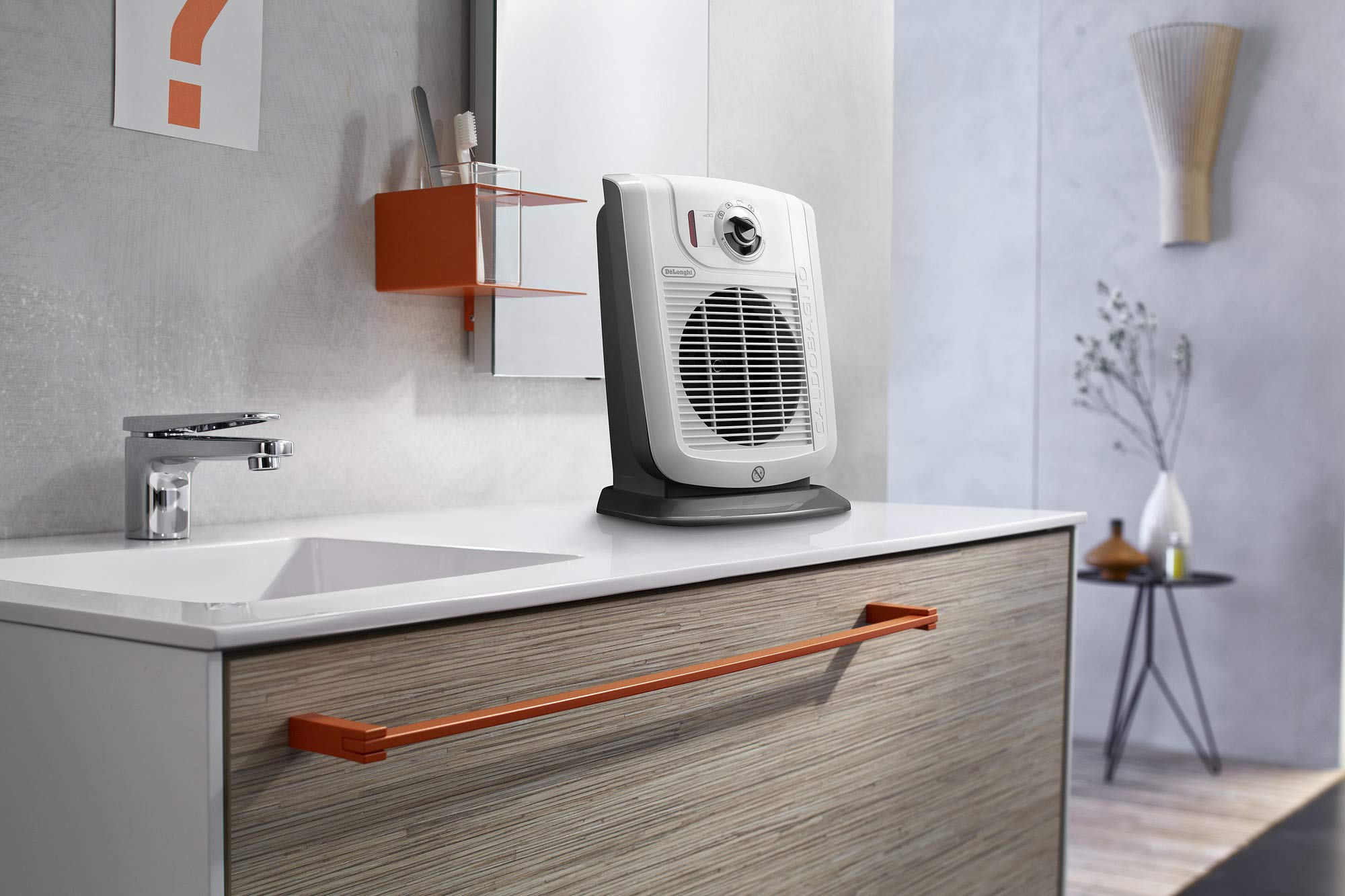De'Longhi HBC 3030 Termoventilatore Caldobagno, 2 livelli di potenza, Funzione ECO-SILENCE, Protezione antigoccia, Ventilazione estiva, Avvolgicavo, per ambienti fino a 60 m³