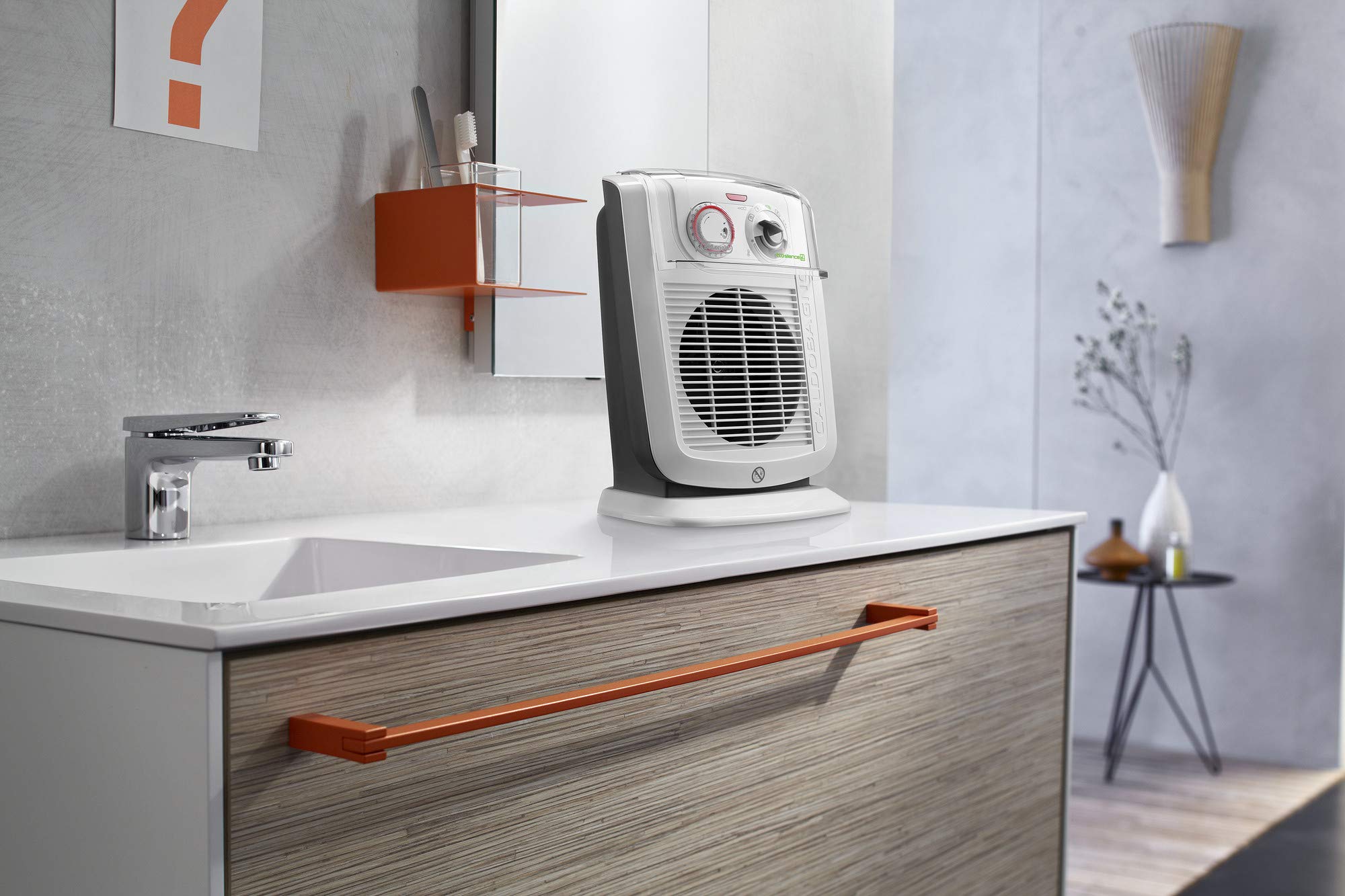 De'Longhi HBC 3030 Termoventilatore Caldobagno, 2 livelli di potenza, Funzione ECO-SILENCE, Protezione antigoccia, Ventilazione estiva, Avvolgicavo, per ambienti fino a 60 m³