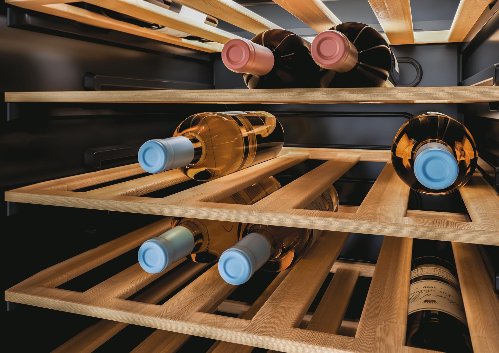 Candy DiVino, CWC 200 EELW/NF, Cantina Vino, 81 bottiglie, 39 dB, APP hOn, Tecnologia Vivino, Monozona, Nero, AxLxP 146x49x55 cm [Classe di efficienza energetica G]