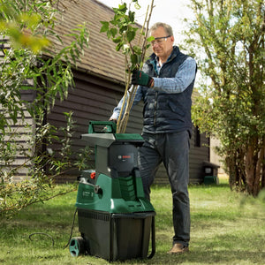 Bosch Home and Garden Biotrituratore silenzioso AXT 22 D (2200 W; idoneo per legno, siepi e arbusti spinosi; cesto di raccolta integrato da 53 l; in confezione cartone)