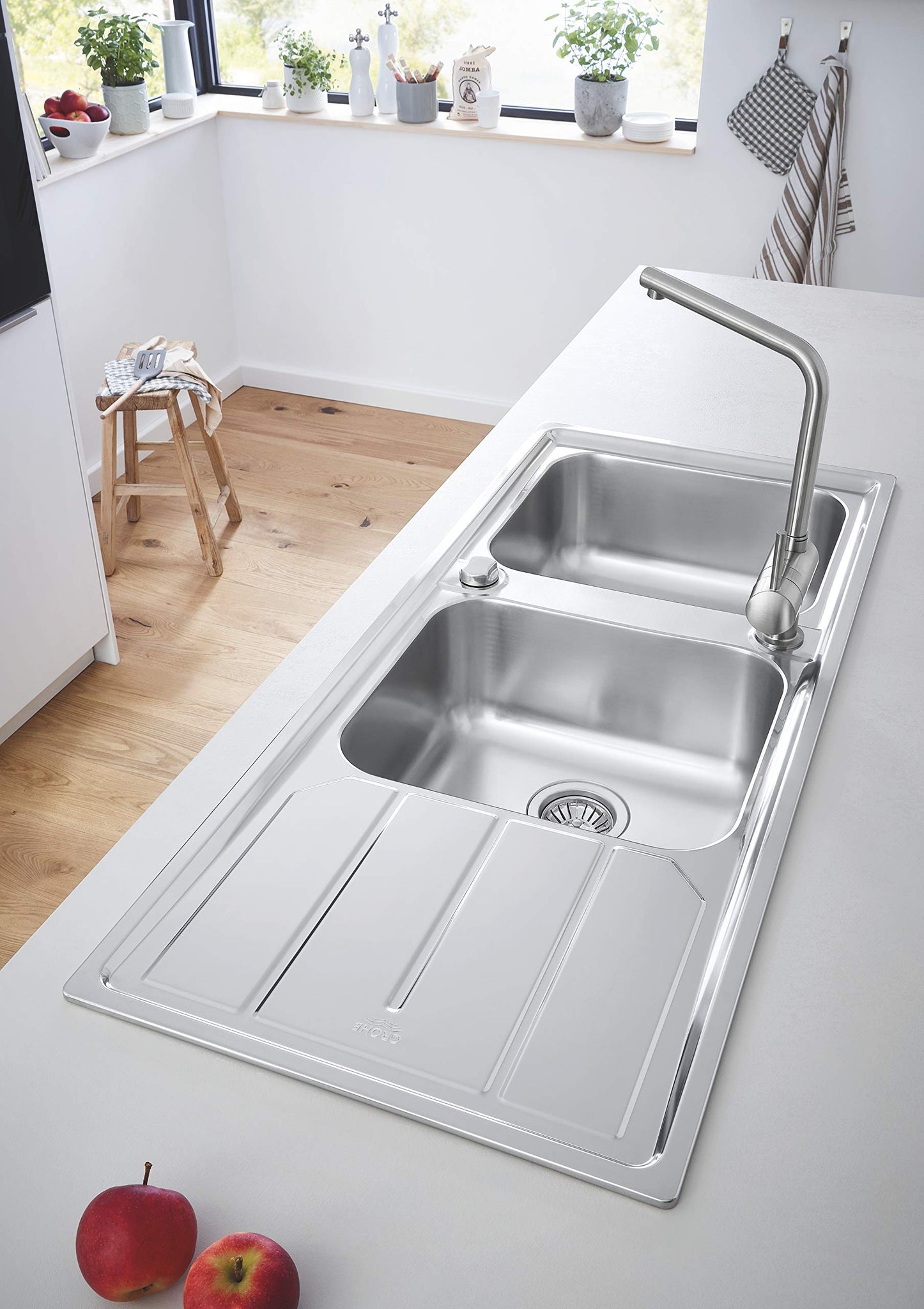 GROHE 31375DC0 Minta Kitchen Tap with Swivel Range, SuperSteel, L-SPOUT